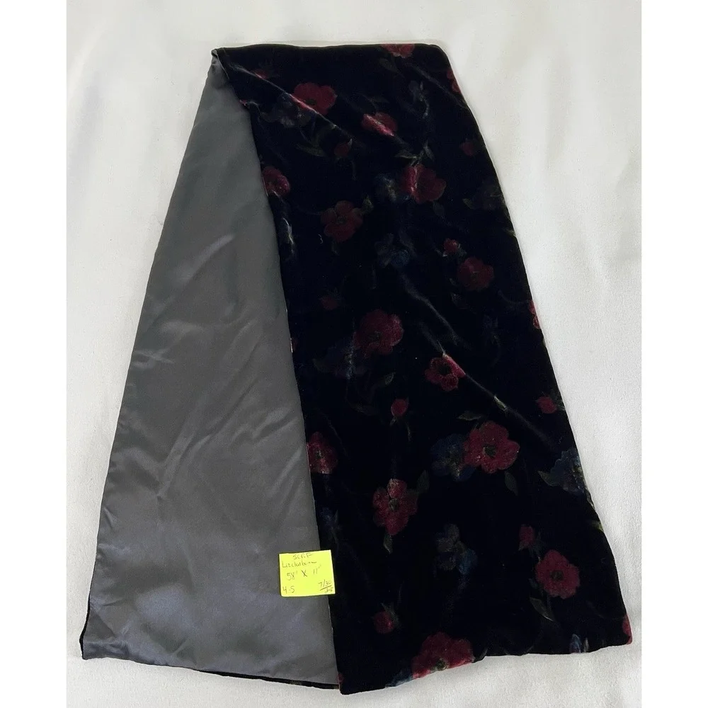 VTG Liz Claiborne Red Black Winter Velvet Silk Floral Scarf Women 58